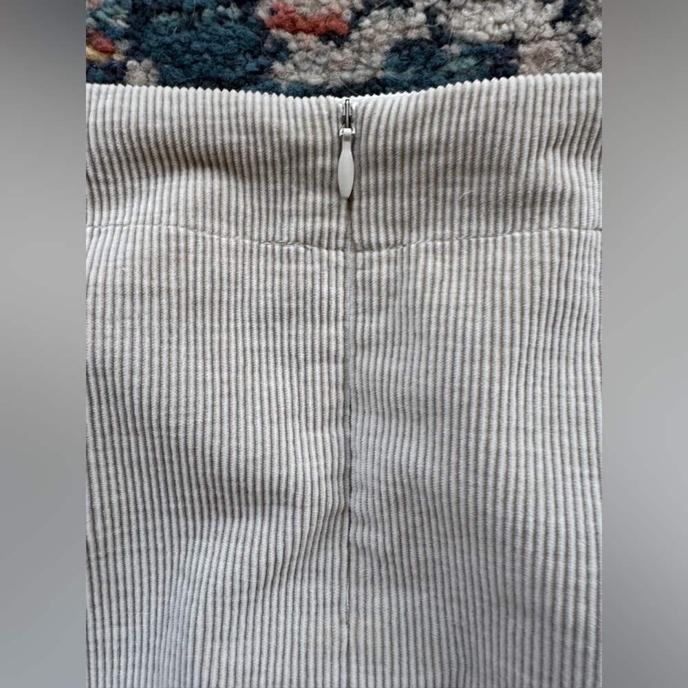 Max Mara Cotton Blend Pencil Skirt
Size 12 - Picture 4 of 7